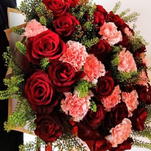 Bukiet róża z goździkiem